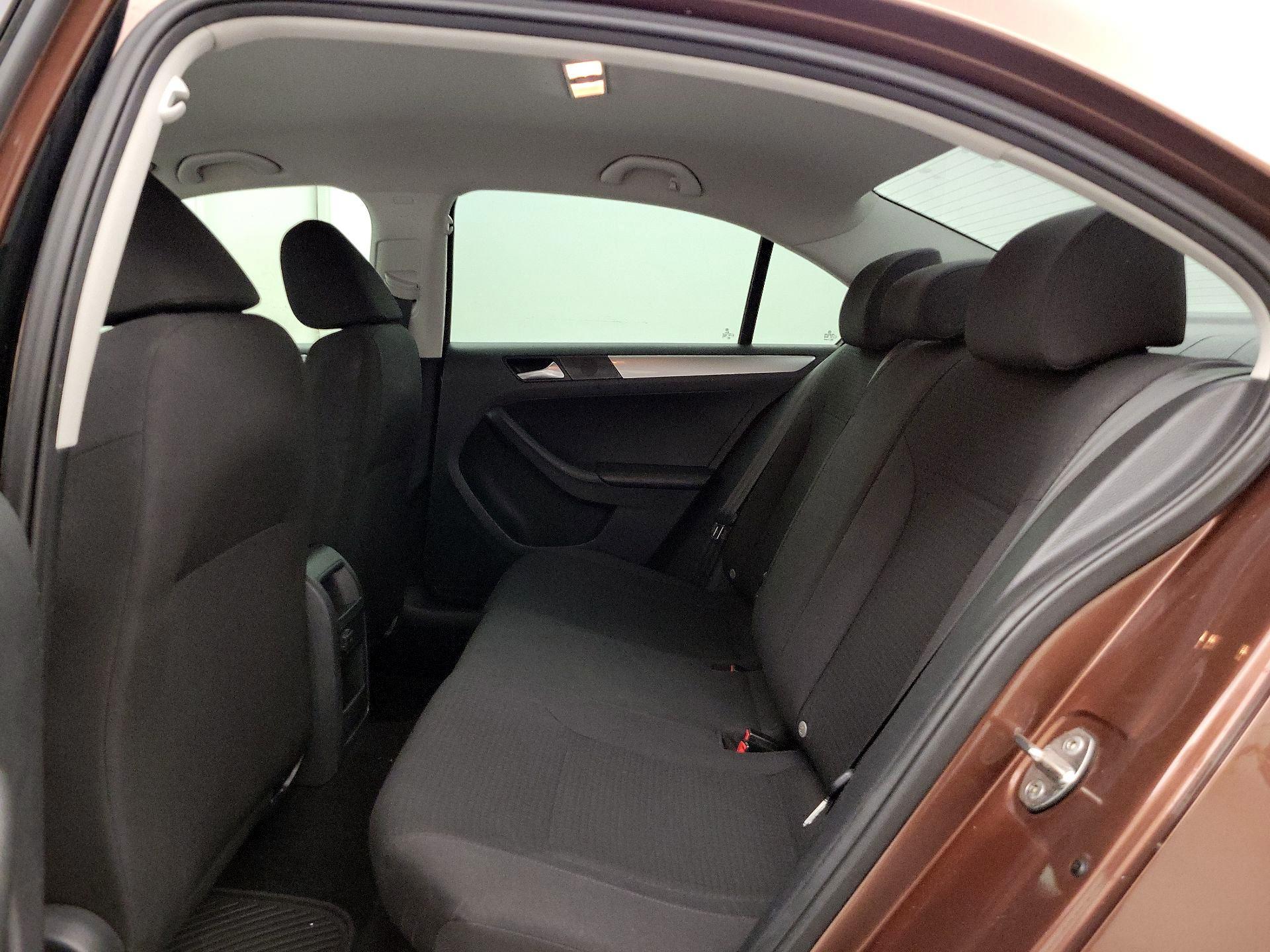 Thumbnail: 2016 Volkswagen Jetta - 19
