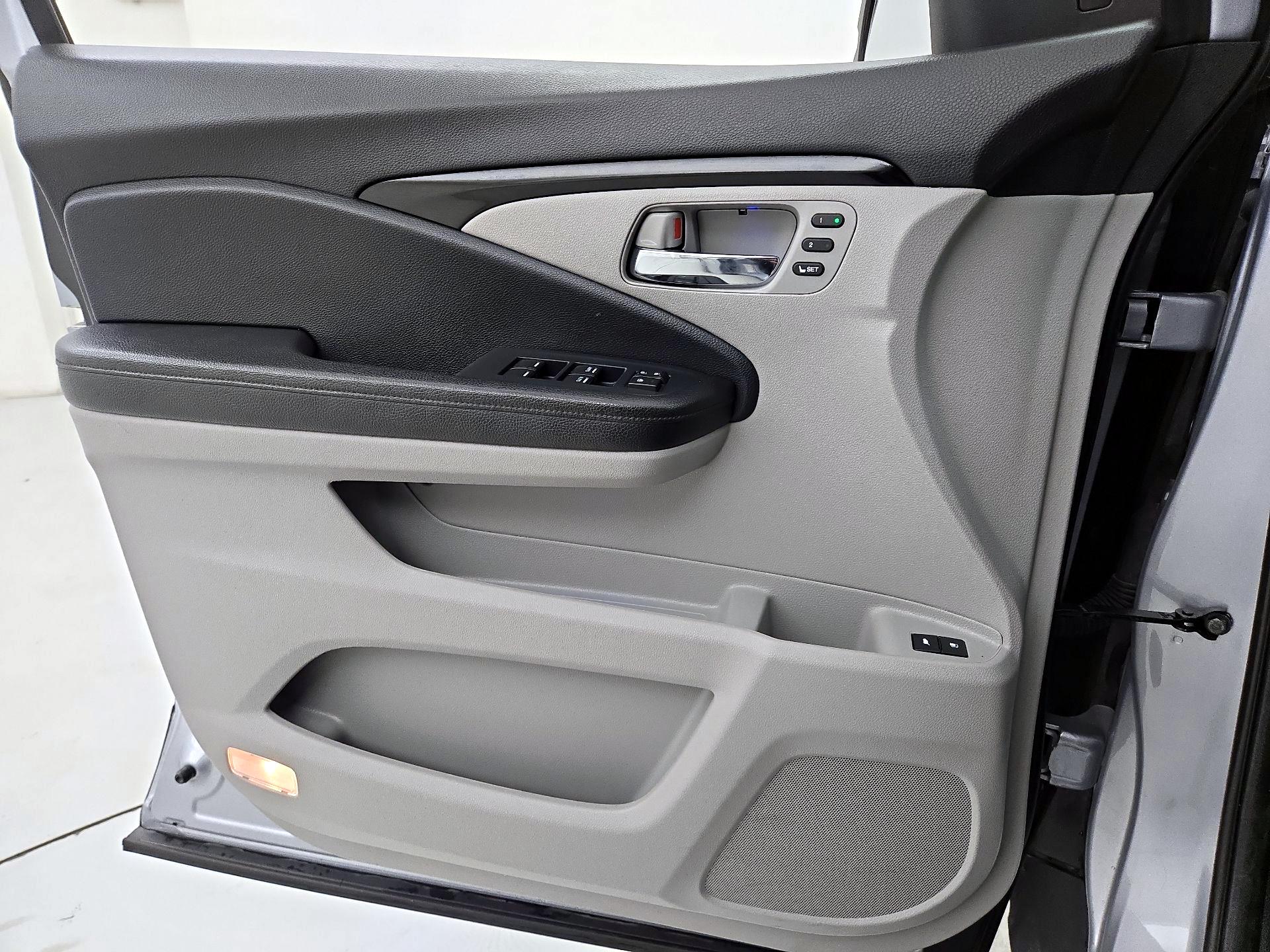 Thumbnail: 2020 Honda Pilot - 10