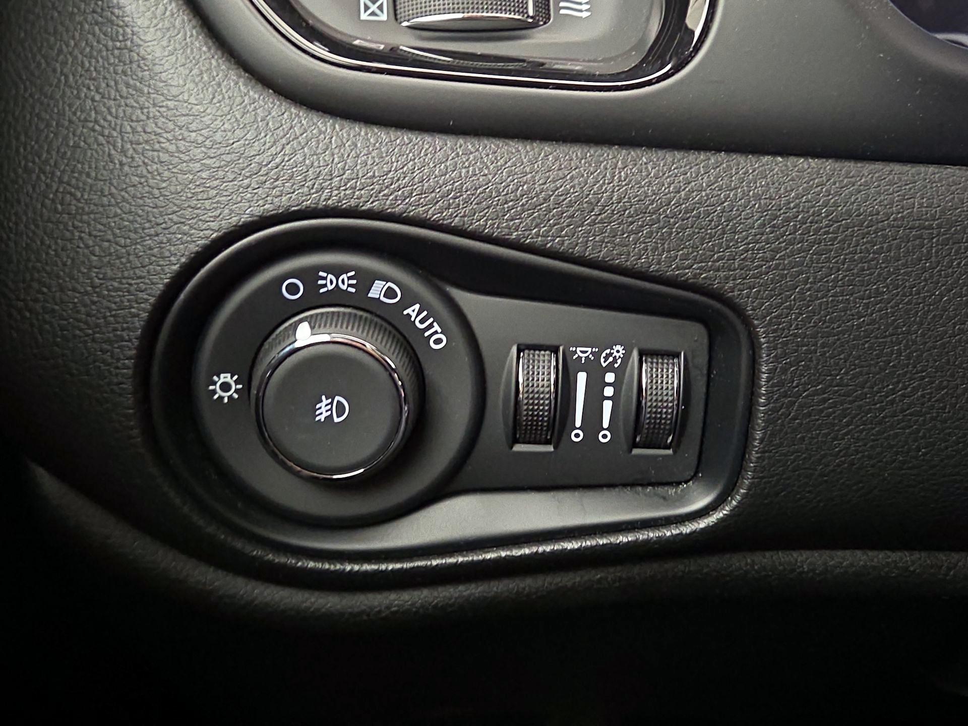 Thumbnail: 2022 Jeep Renegade - 13