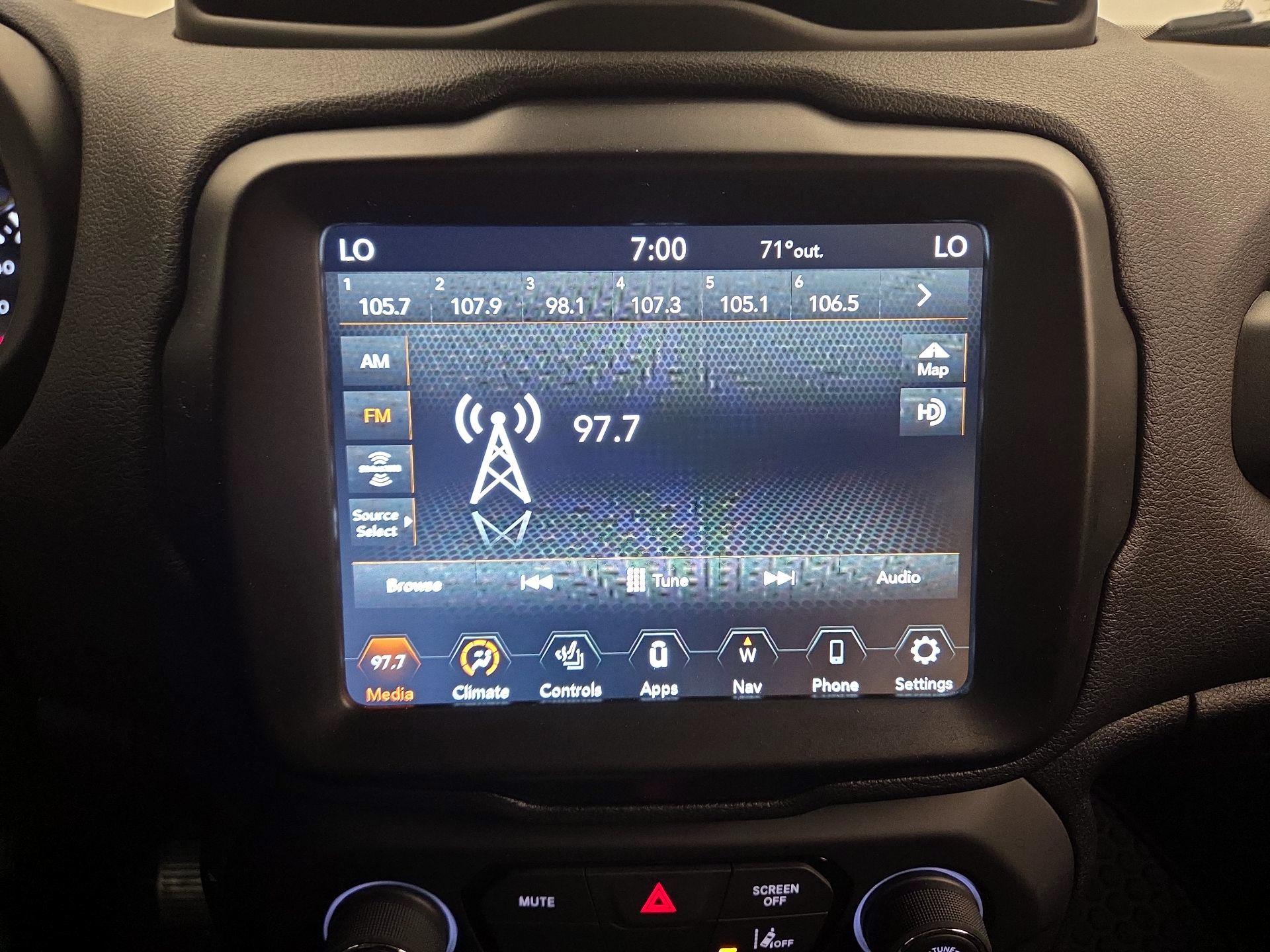 Thumbnail: 2022 Jeep Renegade - 16