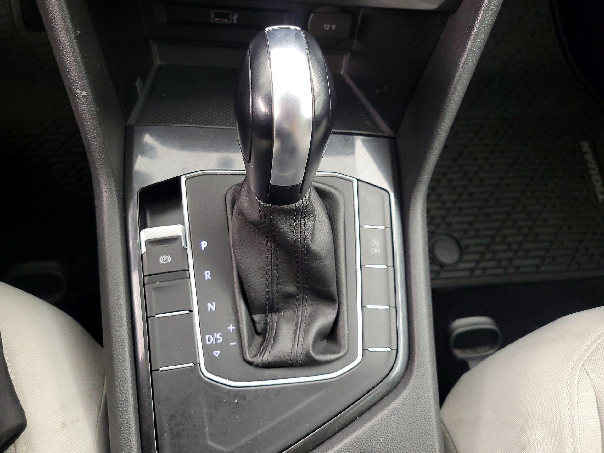Thumbnail: 2019 Volkswagen Tiguan - 17
