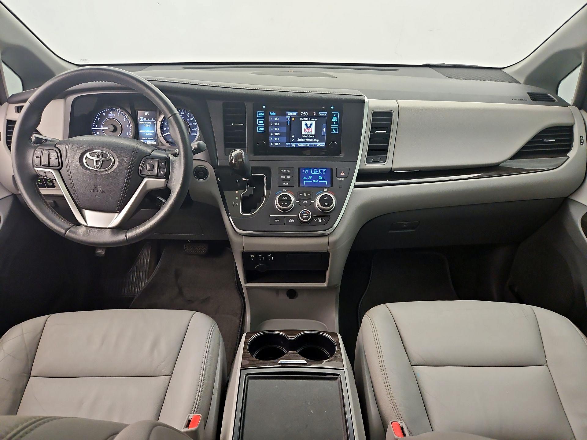 Thumbnail: 2016 Toyota Sienna - 9
