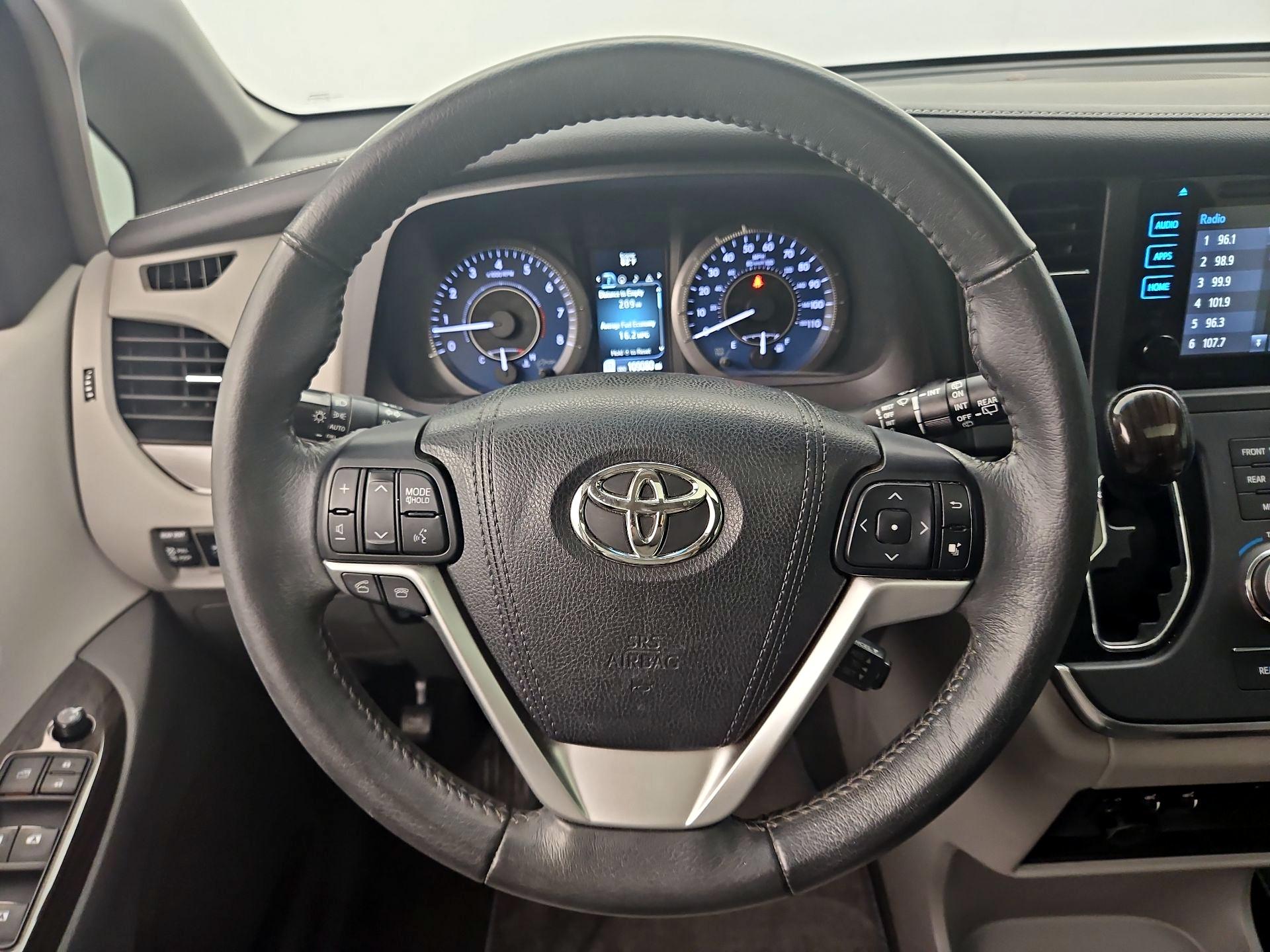 Thumbnail: 2016 Toyota Sienna - 10