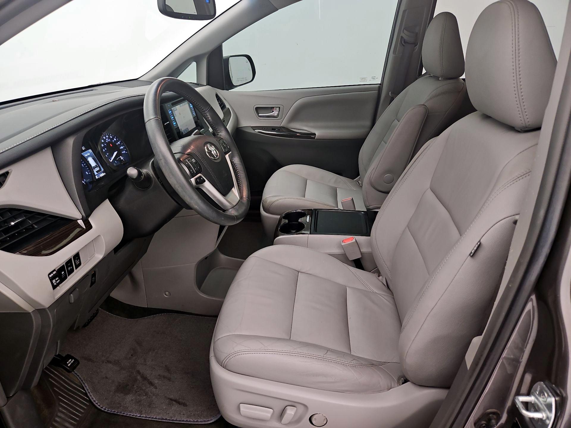Thumbnail: 2016 Toyota Sienna - 11