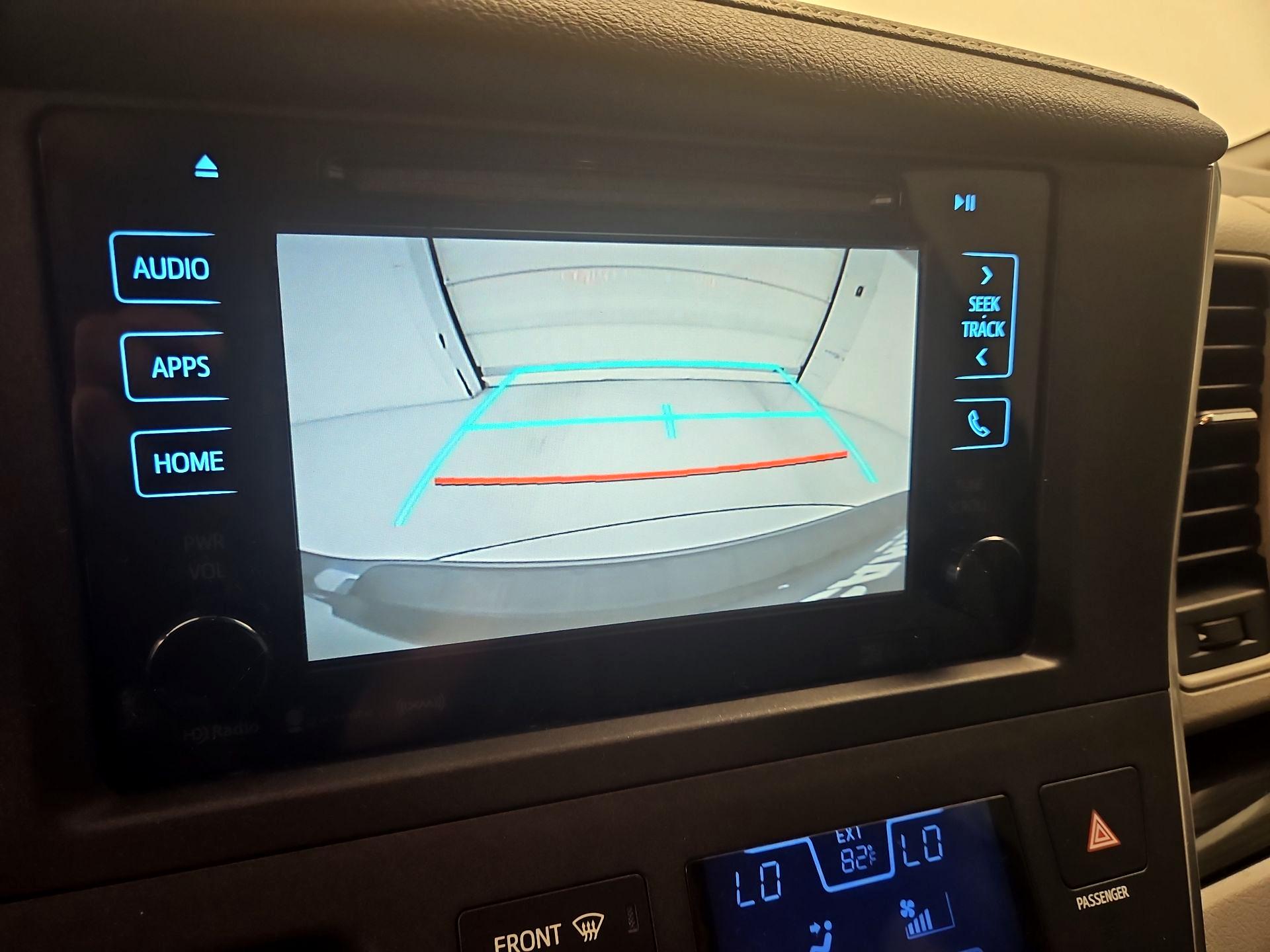 Thumbnail: 2016 Toyota Sienna - 15