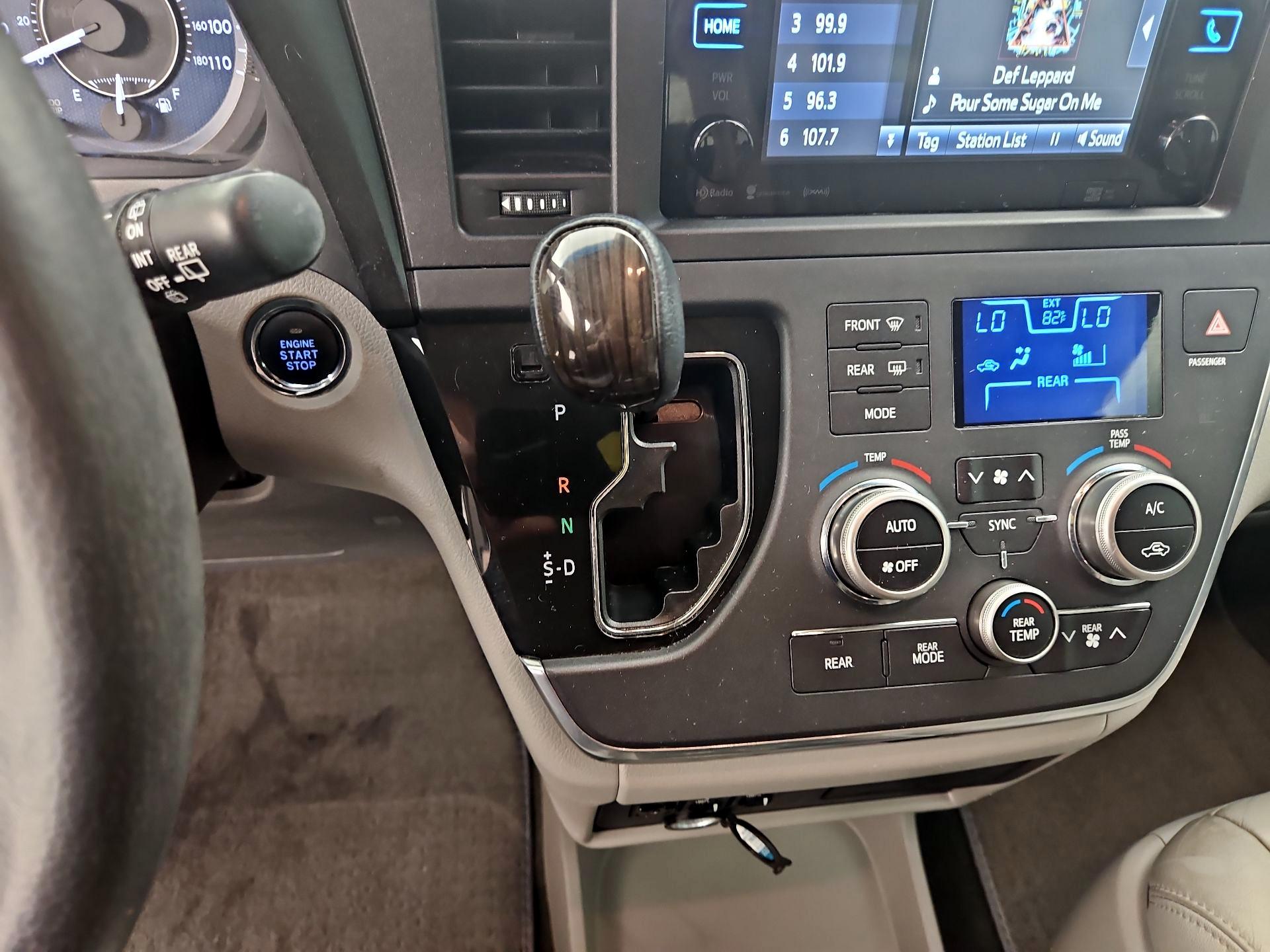 Thumbnail: 2016 Toyota Sienna - 18
