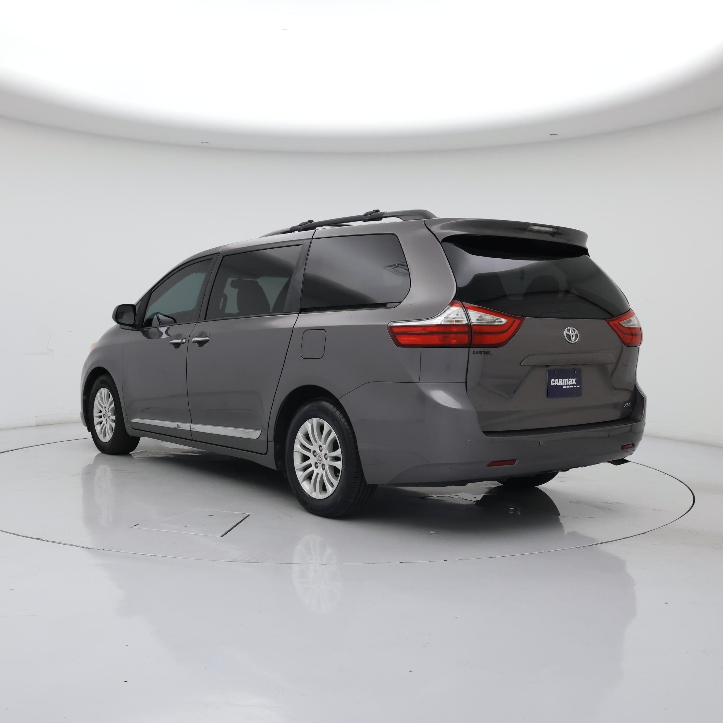Thumbnail: 2016 Toyota Sienna - 2