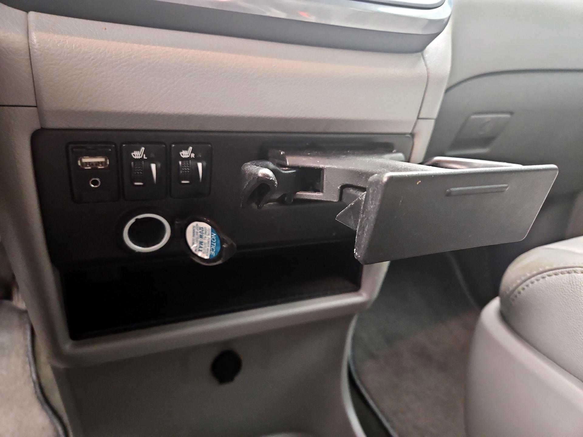 Thumbnail: 2016 Toyota Sienna - 19