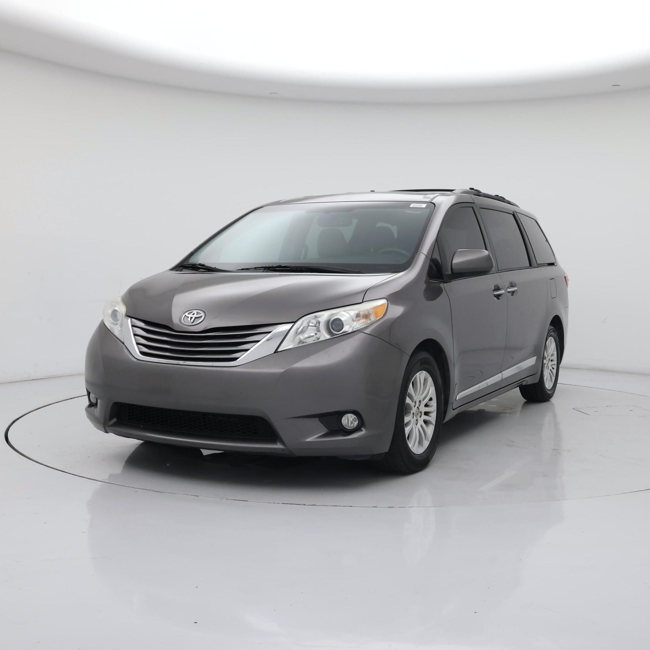 Thumbnail: 2016 Toyota Sienna - 4