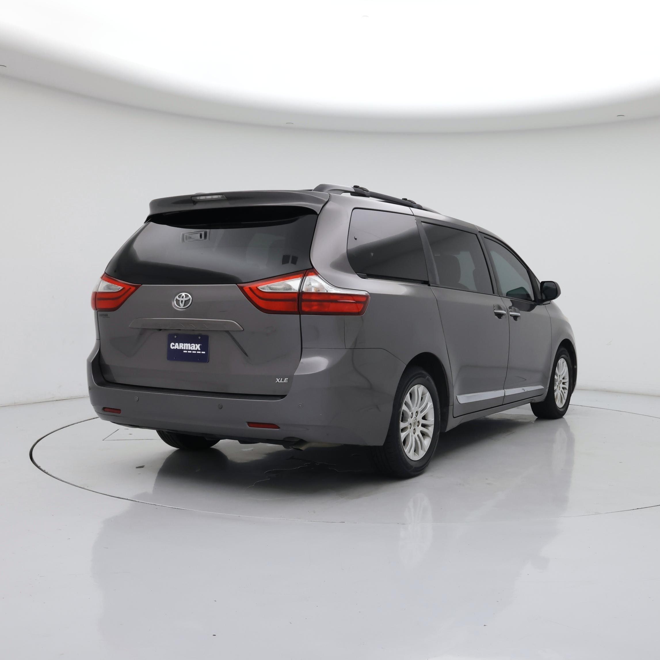 Thumbnail: 2016 Toyota Sienna - 8