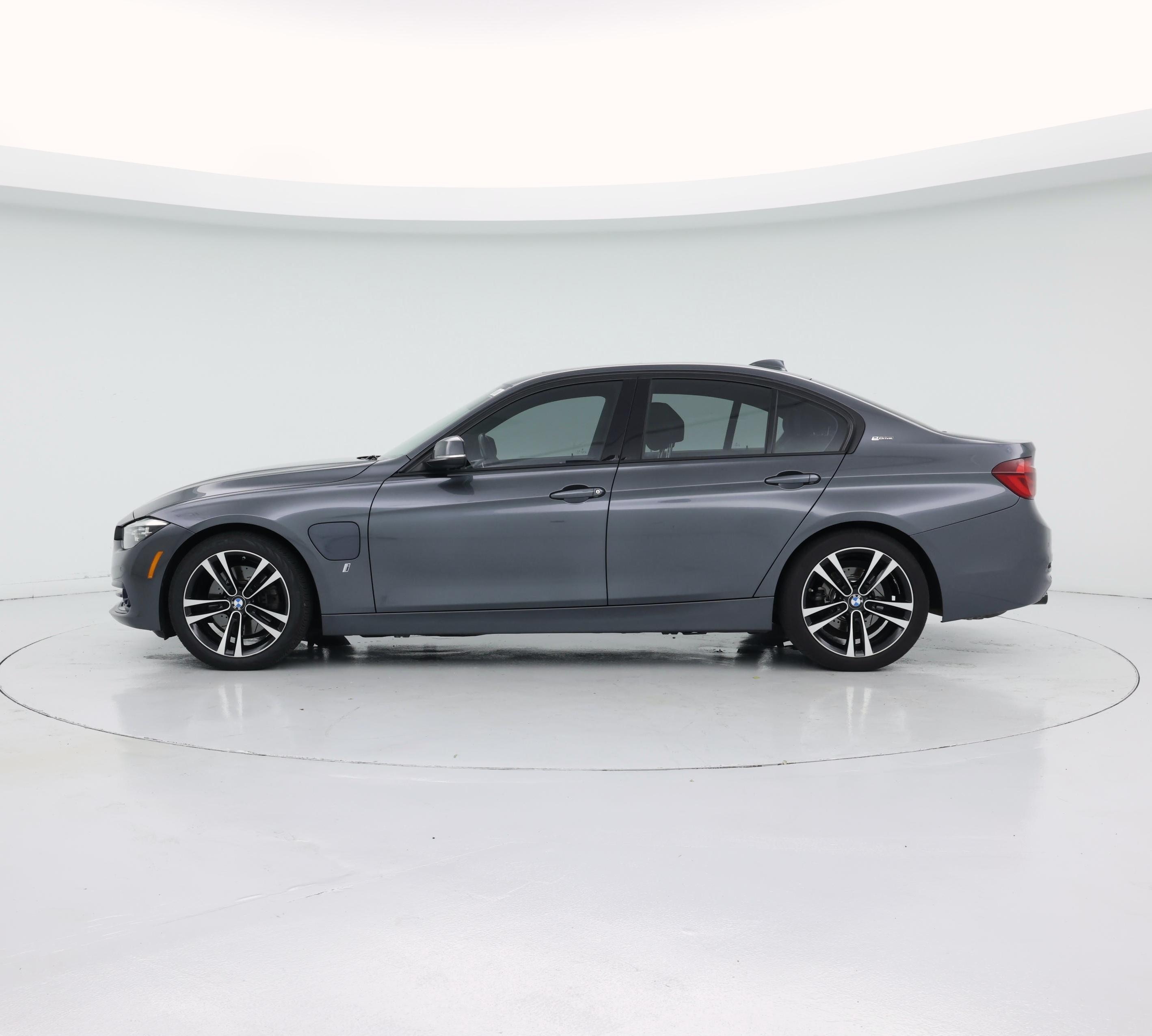 Thumbnail: 2018 BMW 3 Series - 3