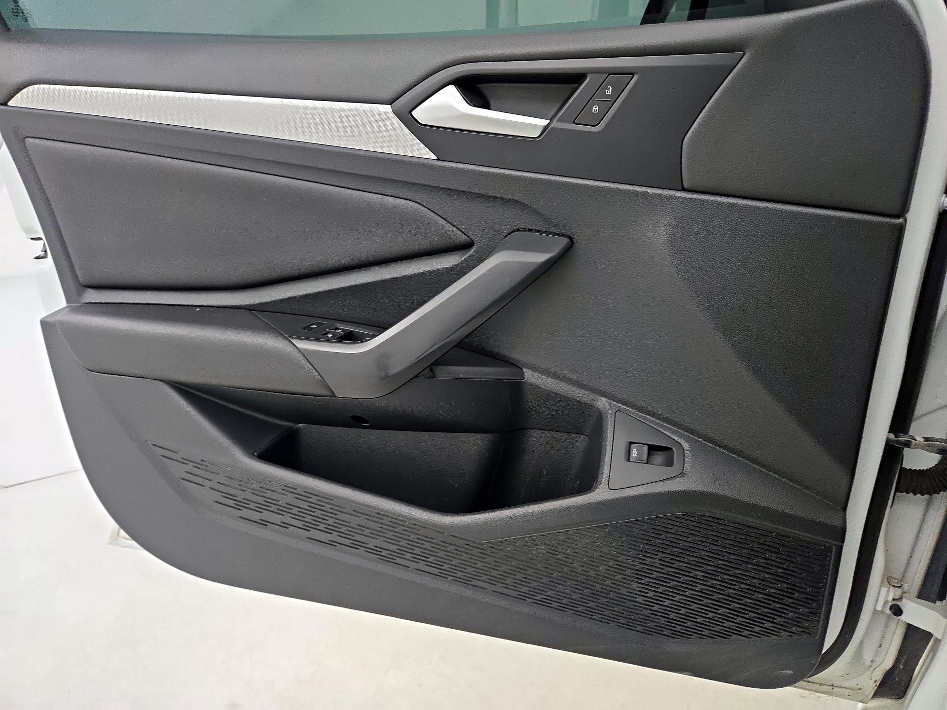 Thumbnail: 2019 Volkswagen Jetta - 12