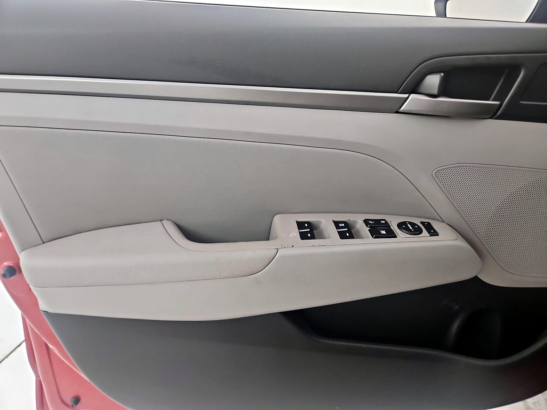 Thumbnail: 2017 Hyundai Elantra - 10
