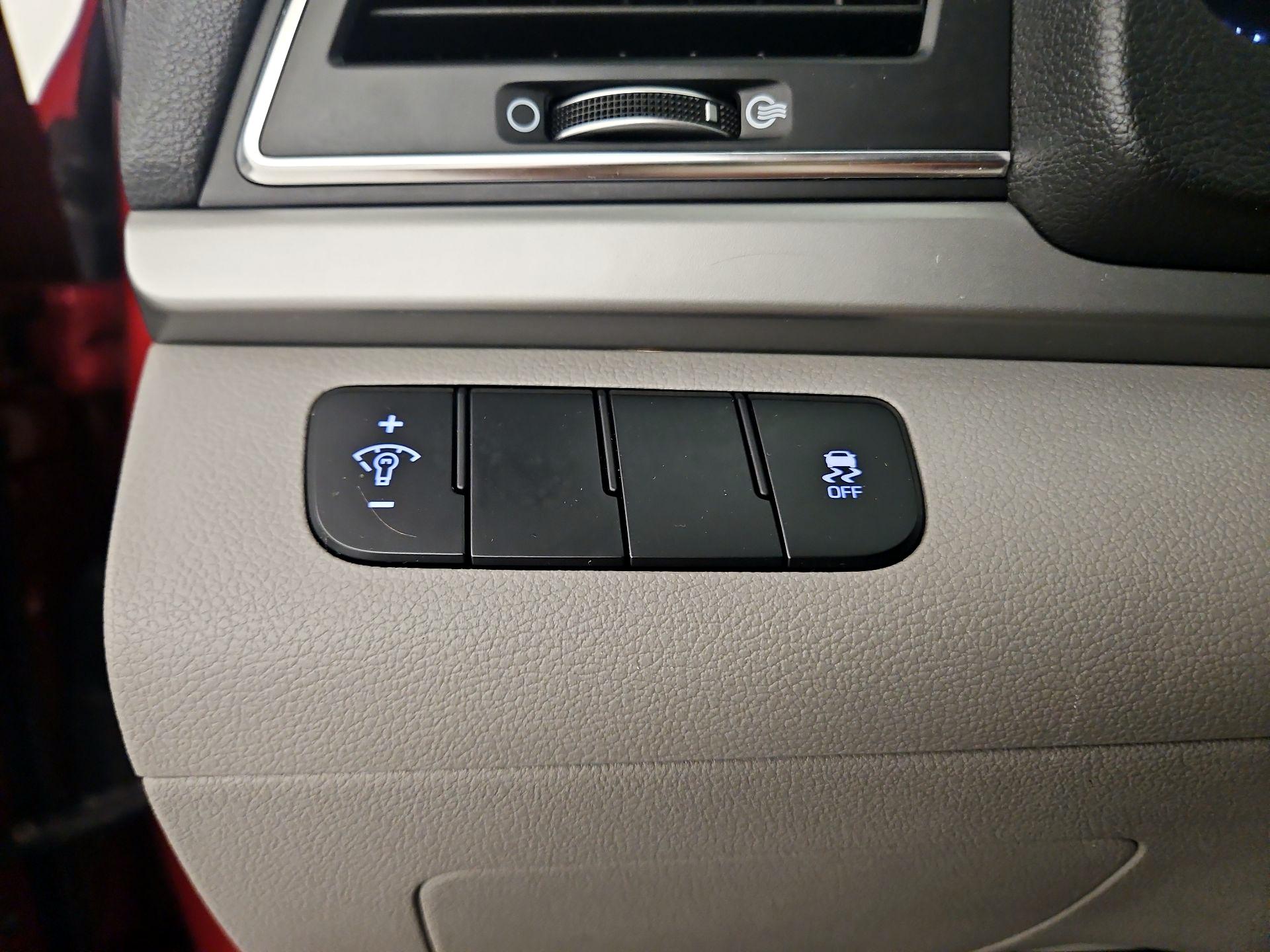 Thumbnail: 2017 Hyundai Elantra - 11