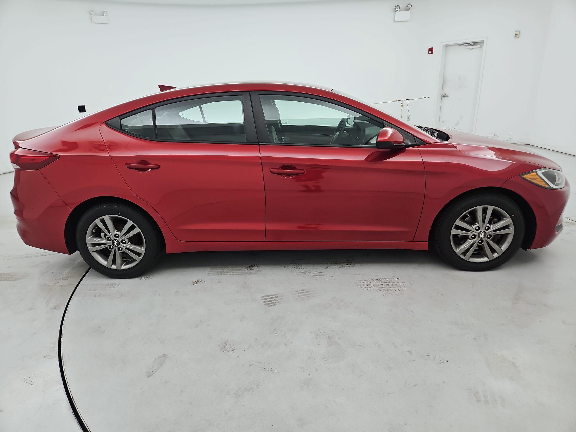 Thumbnail: 2017 Hyundai Elantra - 4