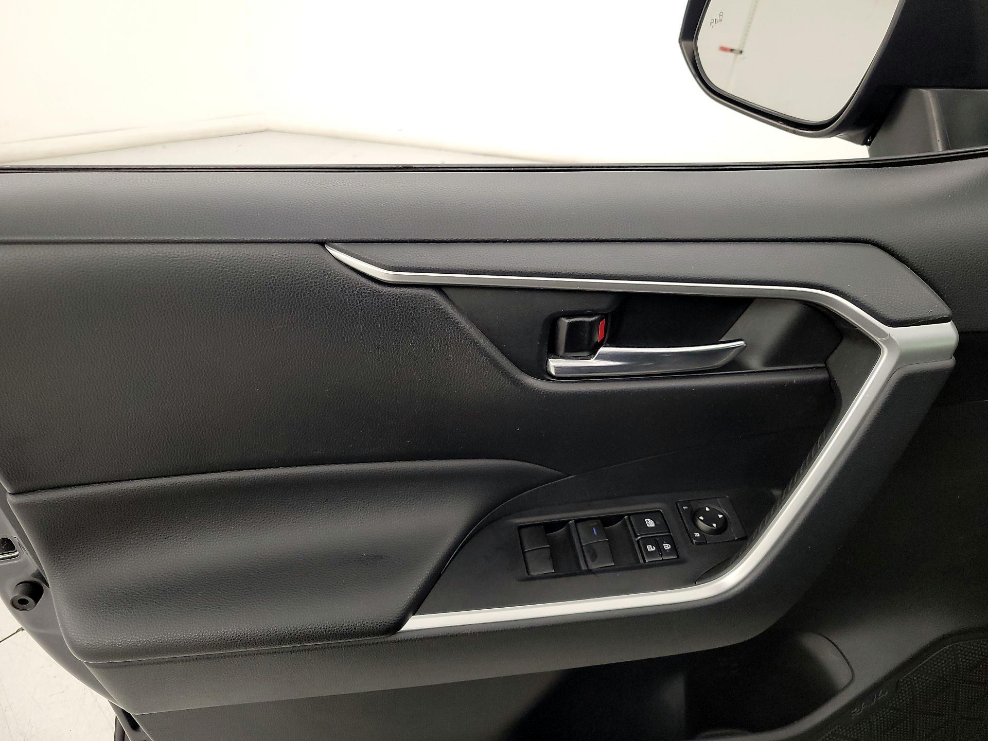 Thumbnail: 2019 Toyota RAV4 - 12