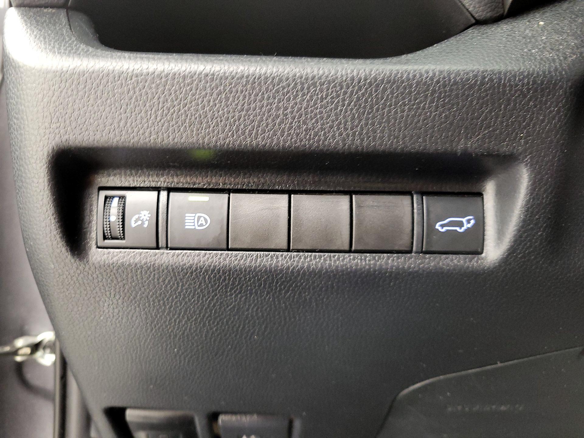 Thumbnail: 2019 Toyota RAV4 - 13