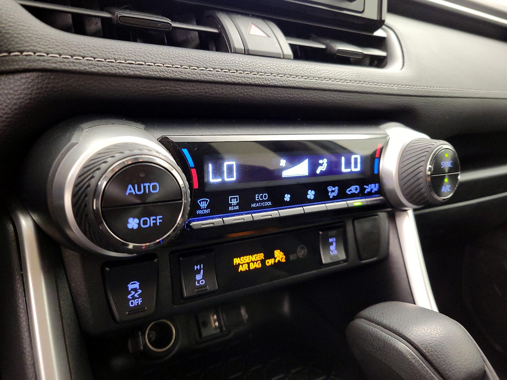 Thumbnail: 2019 Toyota RAV4 - 16