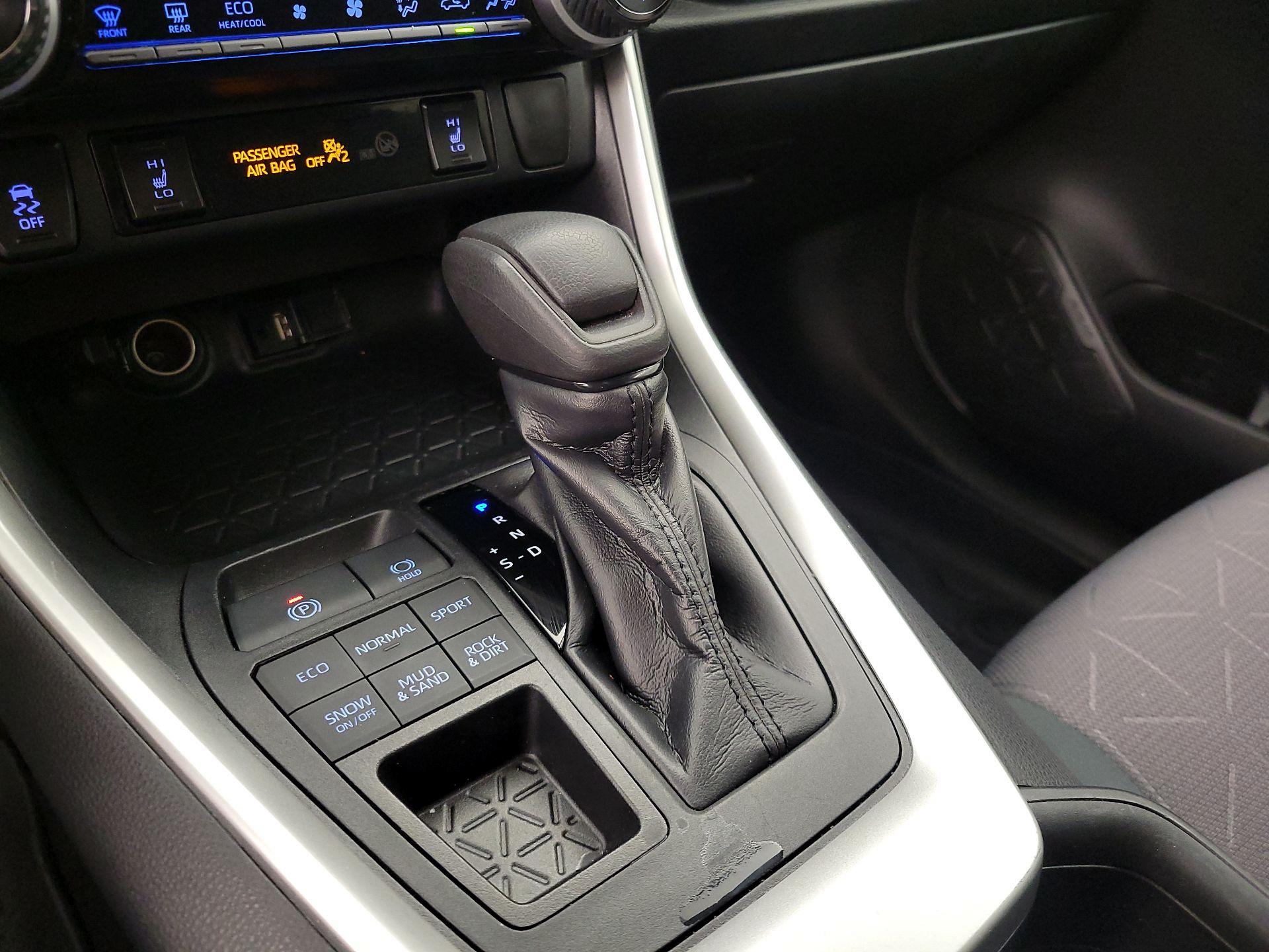 Thumbnail: 2019 Toyota RAV4 - 17