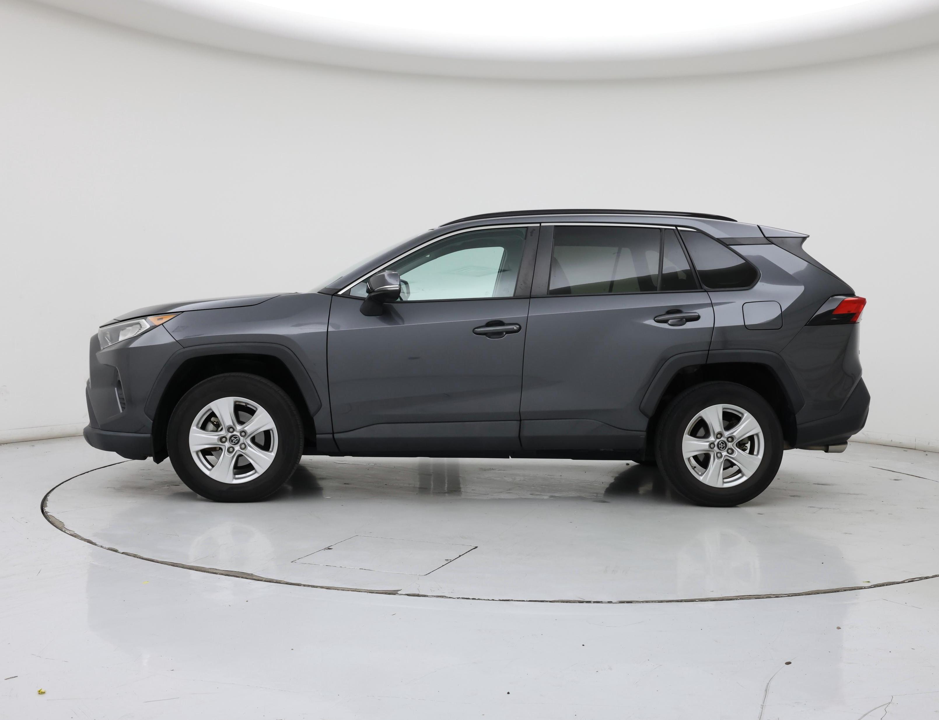 Thumbnail: 2019 Toyota RAV4 - 3