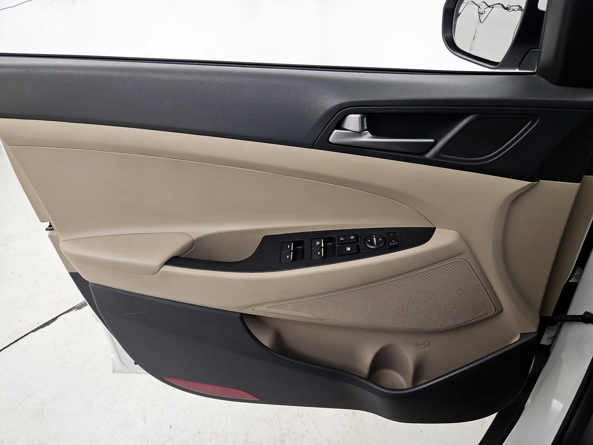 Thumbnail: 2016 Hyundai Tucson - 12