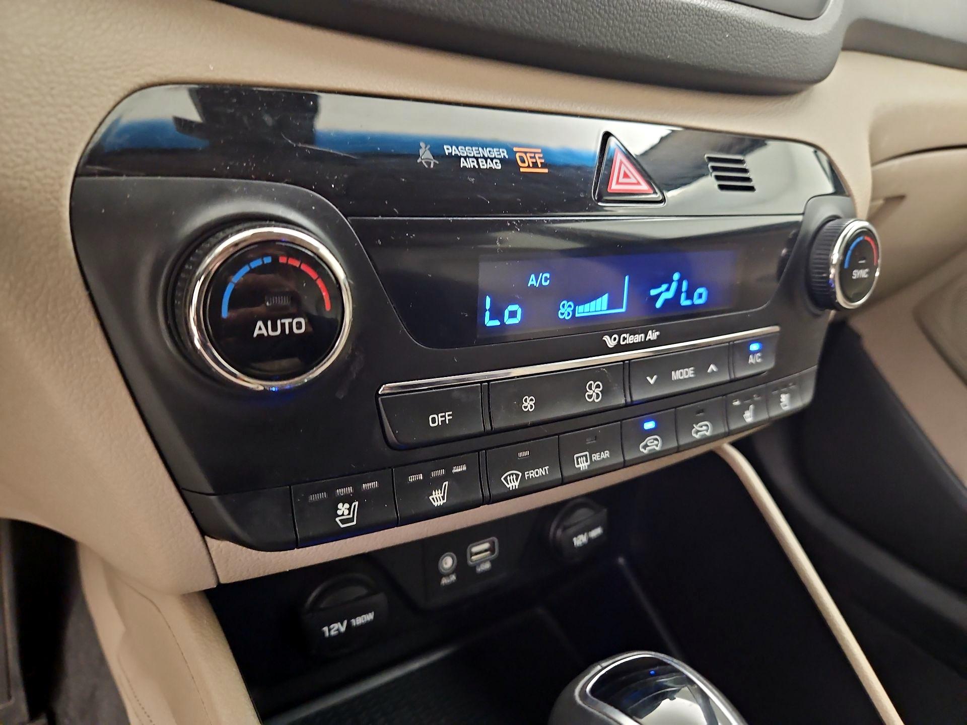 Thumbnail: 2016 Hyundai Tucson - 16