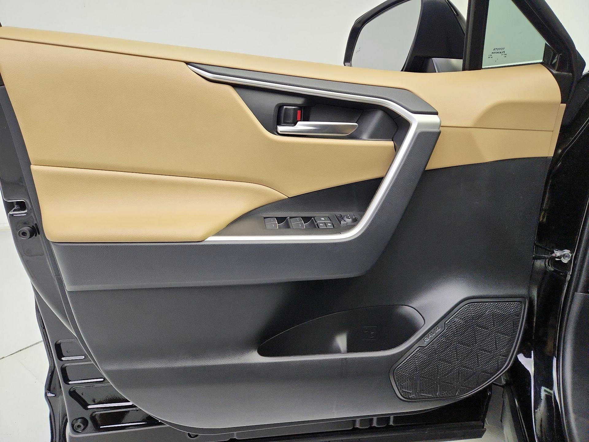 Thumbnail: 2025 Toyota RAV4 - 12