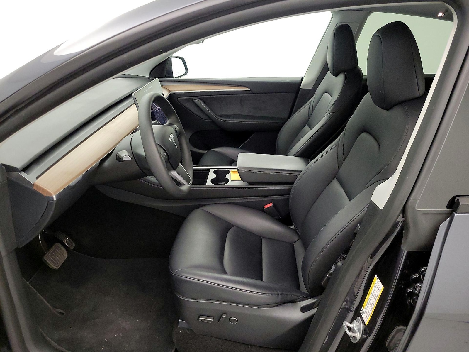 2025 Tesla Model Y Long Range - Photo 12