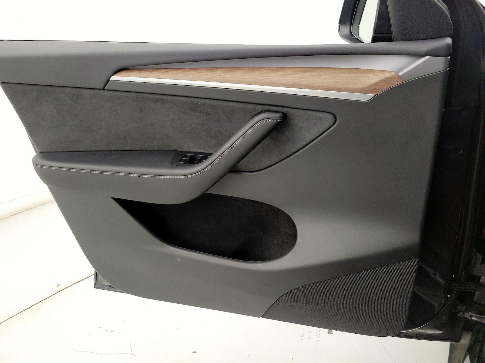 2025 Tesla Model Y Long Range - Photo 13
