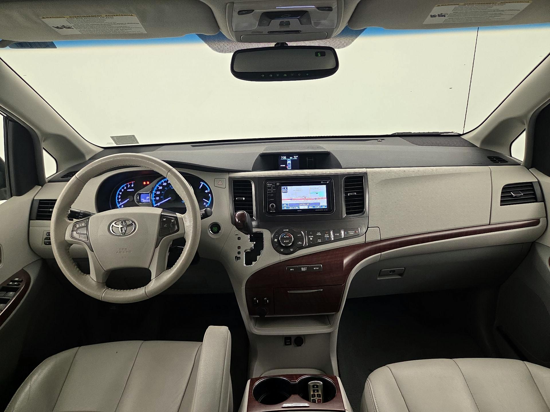 Thumbnail: 2014 Toyota Sienna - 9