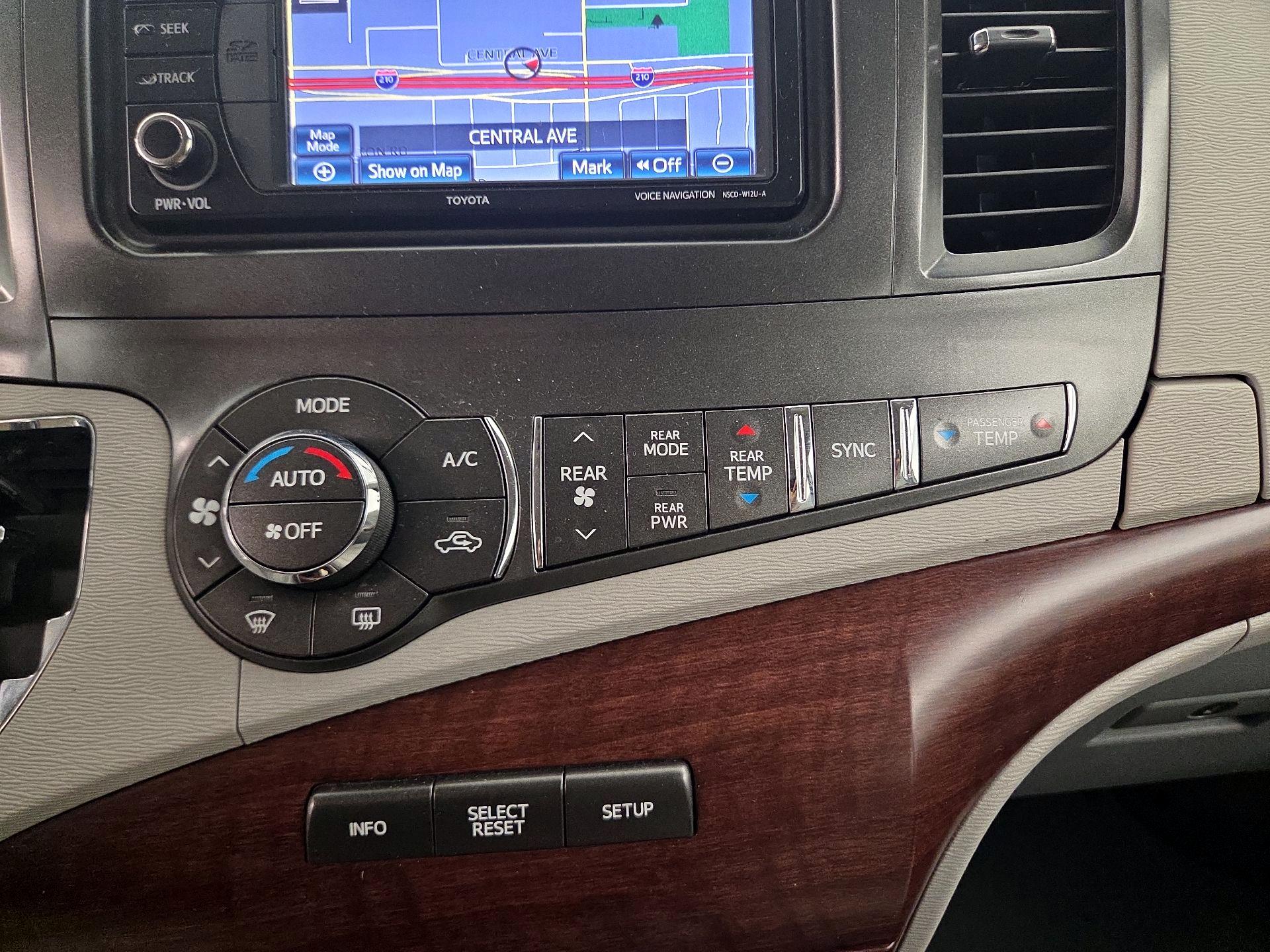 Thumbnail: 2014 Toyota Sienna - 17