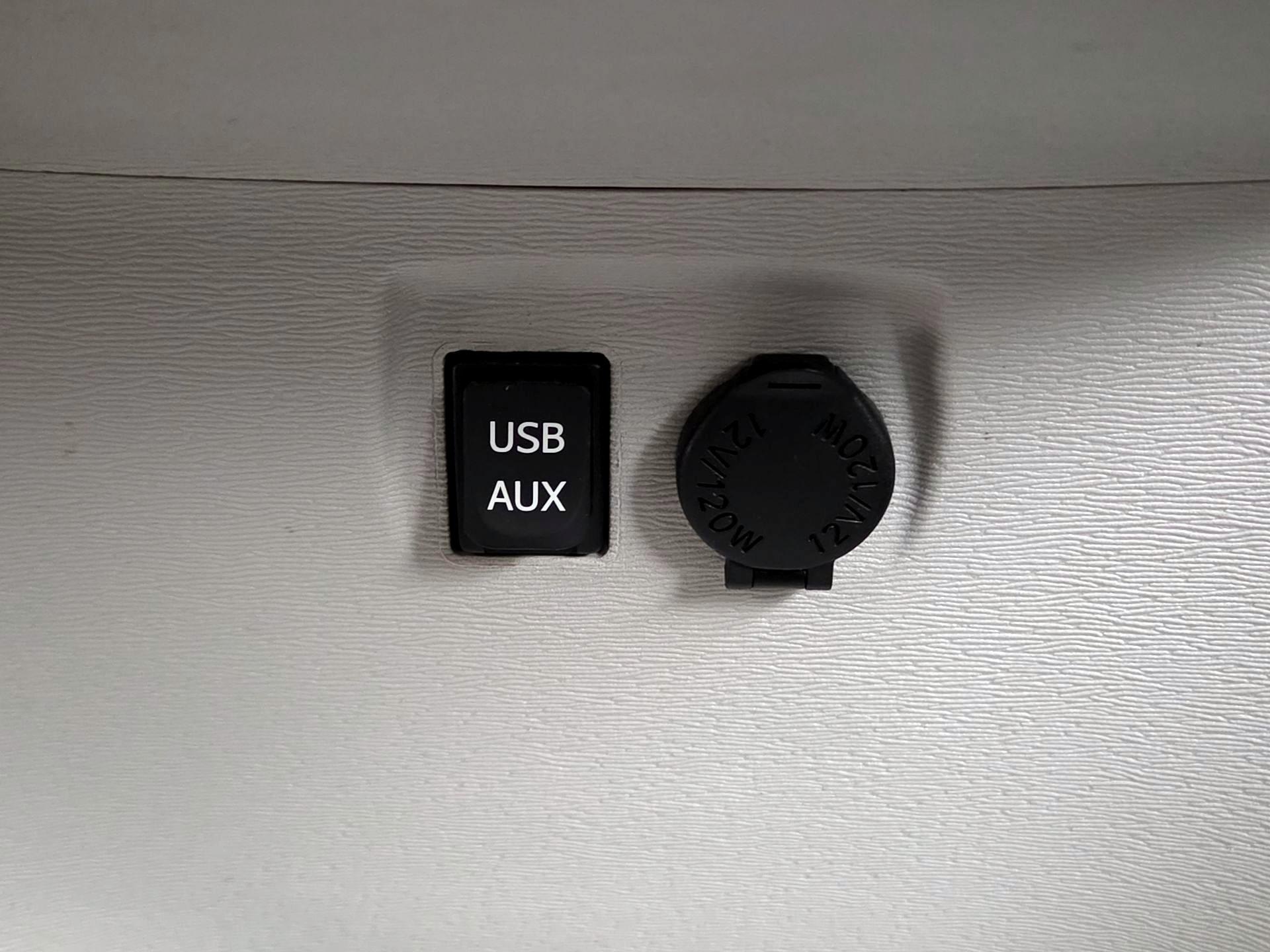 Thumbnail: 2014 Toyota Sienna - 19