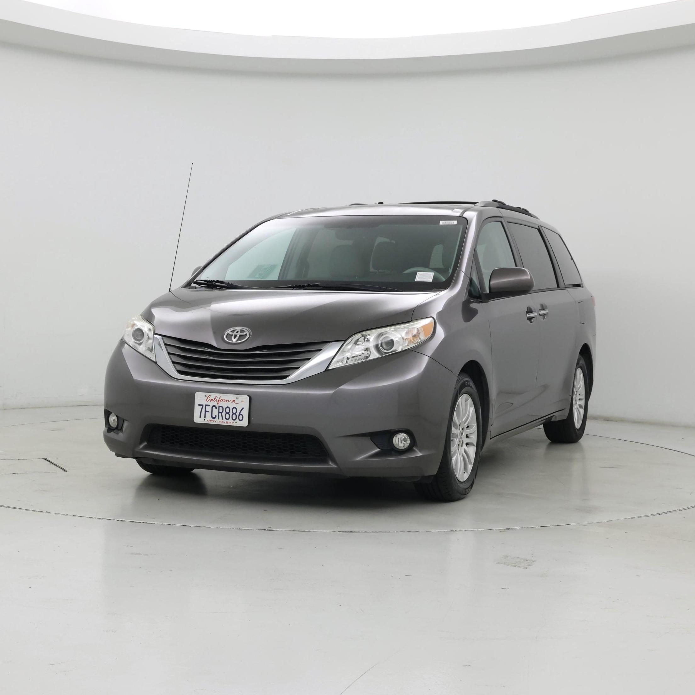 Thumbnail: 2014 Toyota Sienna - 4