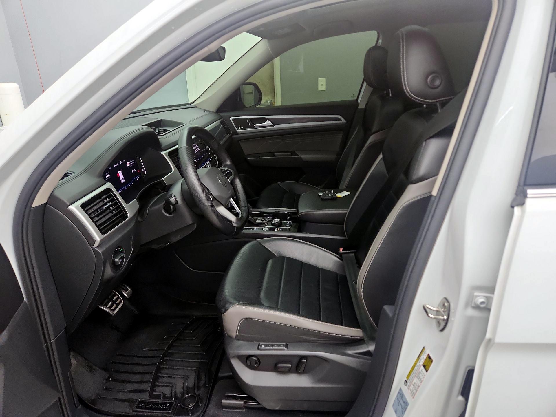 Thumbnail: 2022 Volkswagen Atlas - 11