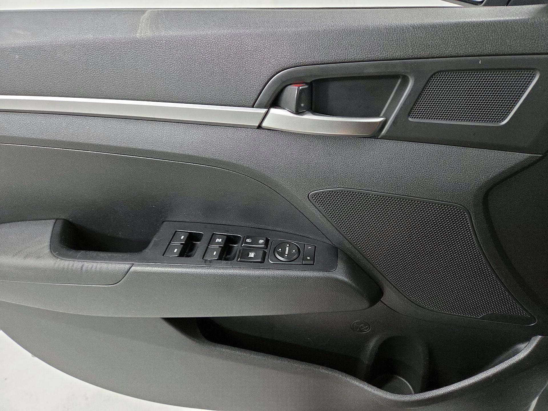 Thumbnail: 2019 Hyundai Elantra - 12