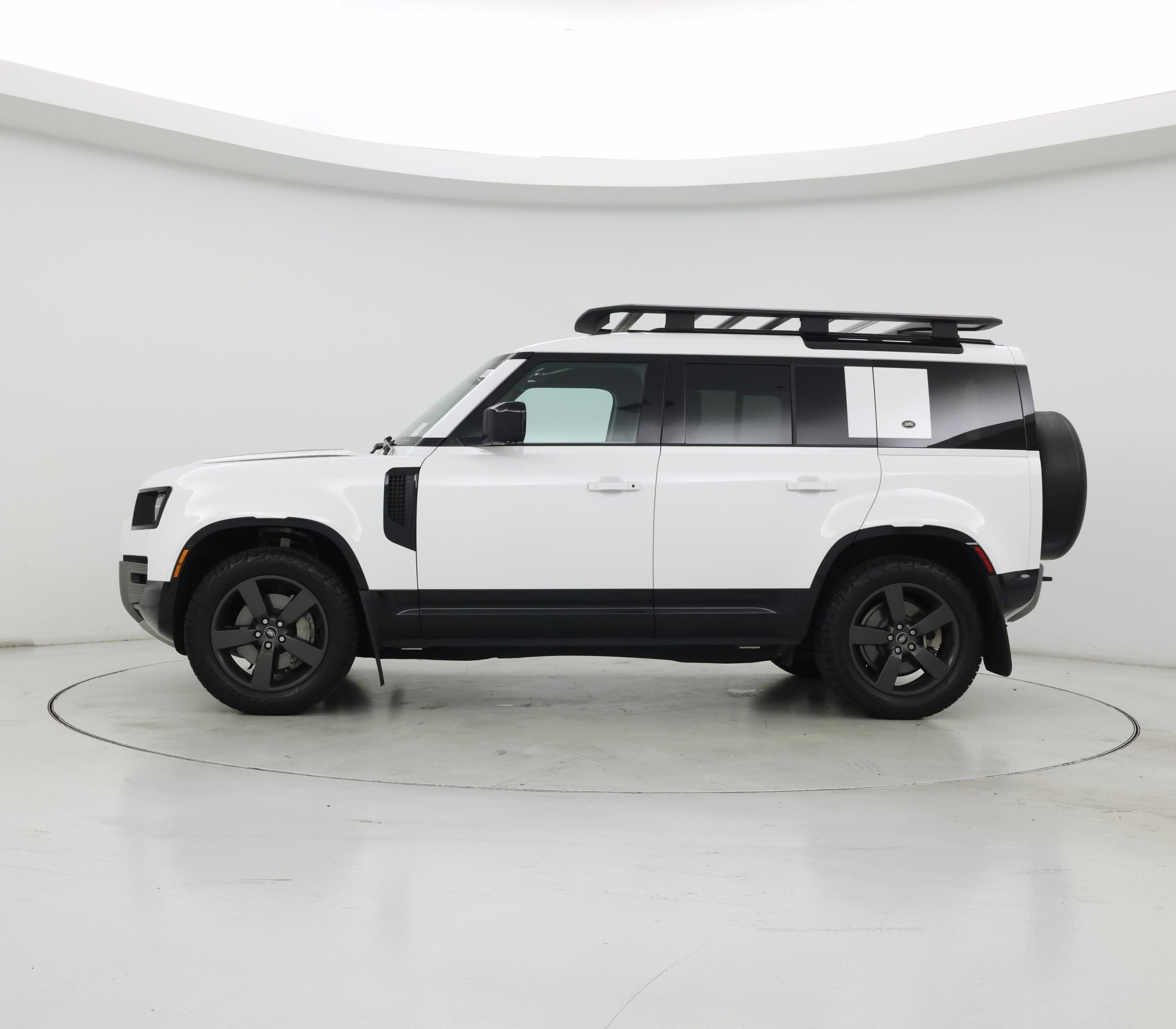 Thumbnail: 2022 Land Rover Defender - 3