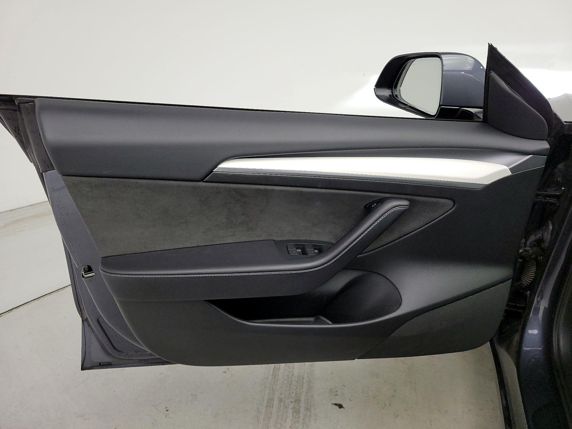 Thumbnail: 2023 Tesla Model 3 - 12