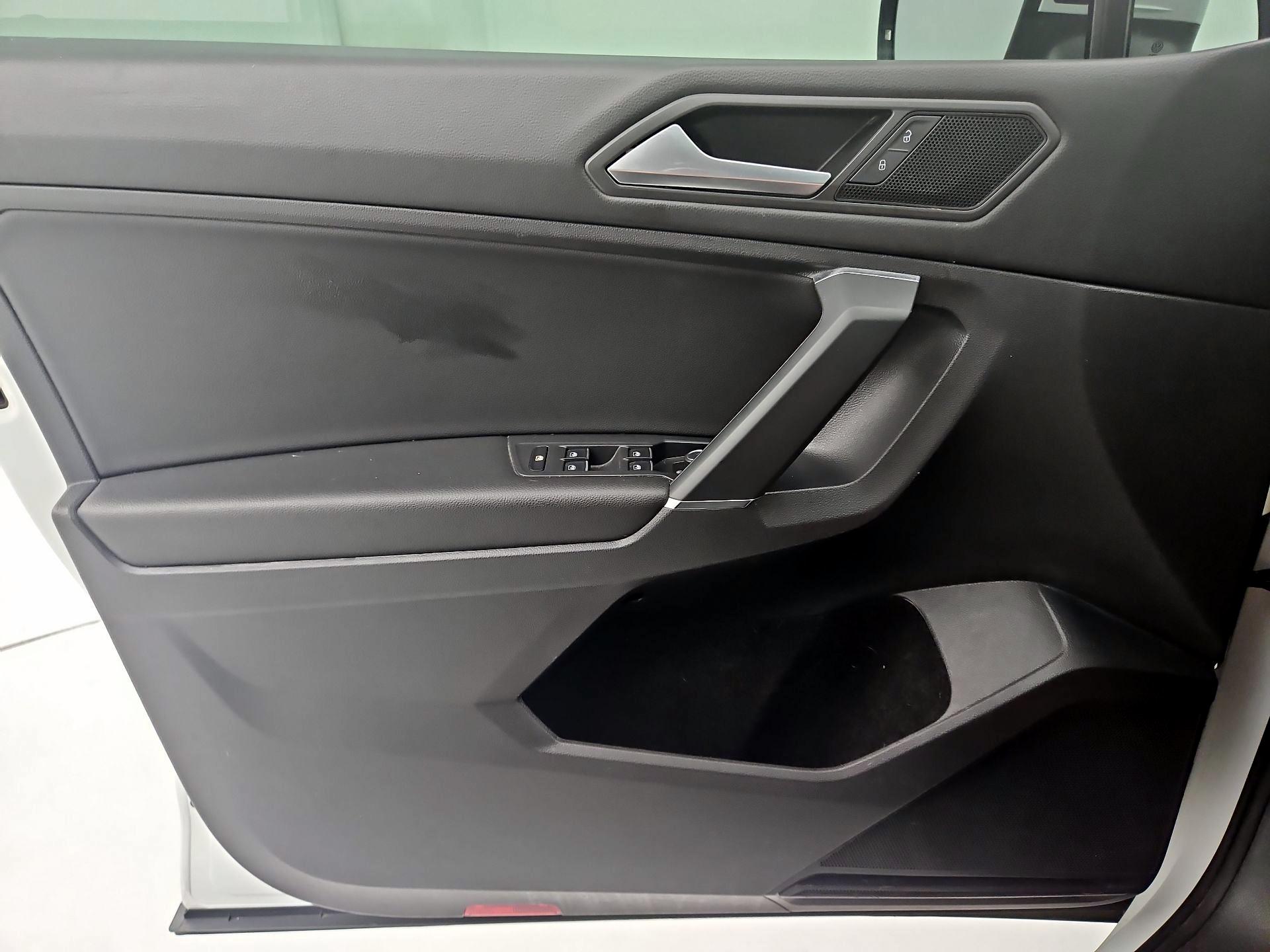 Thumbnail: 2020 Volkswagen Tiguan - 12