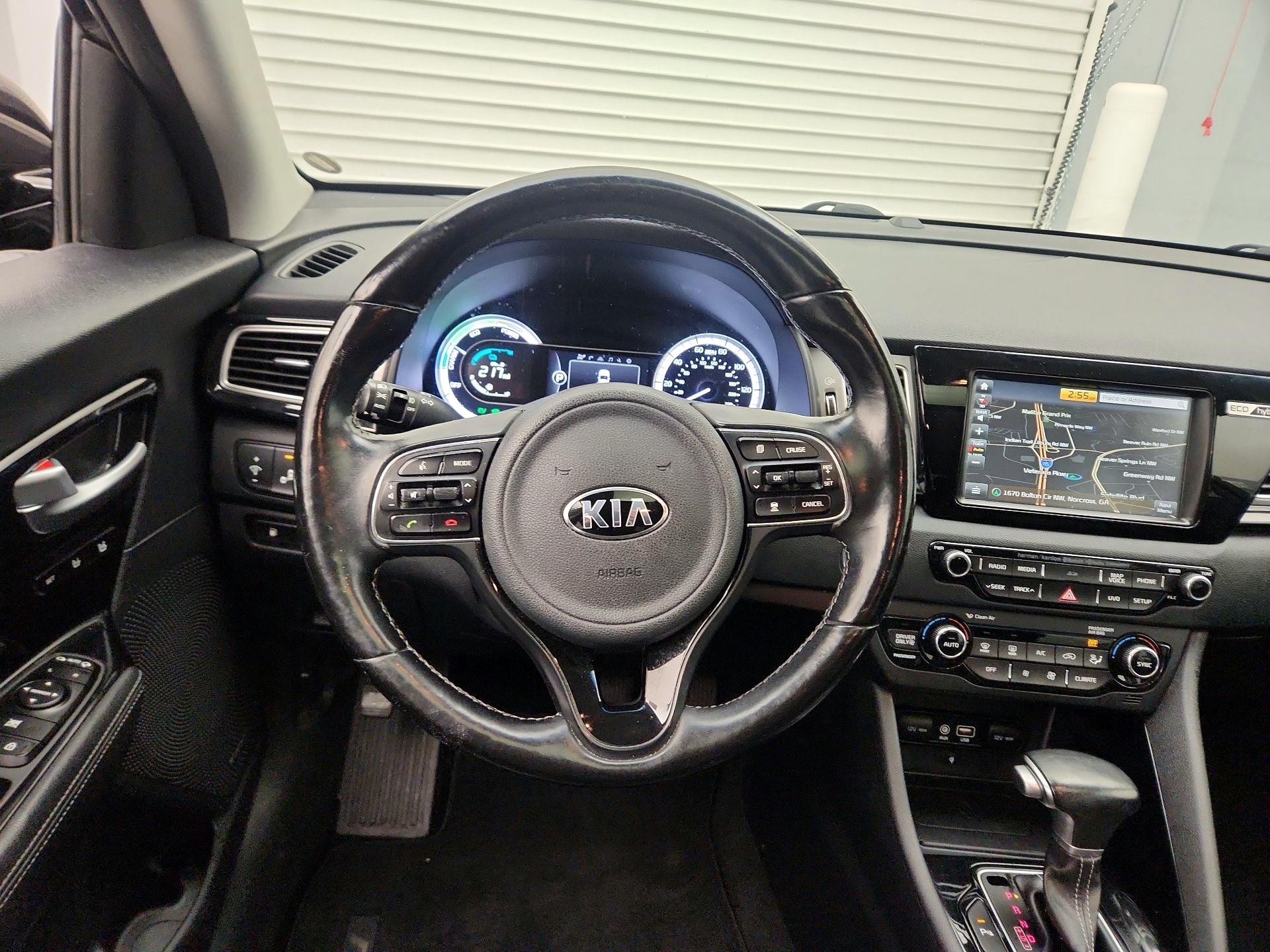 Thumbnail: 2017 Kia Niro - 10