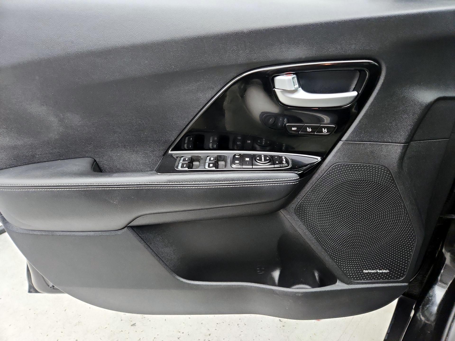 Thumbnail: 2017 Kia Niro - 12