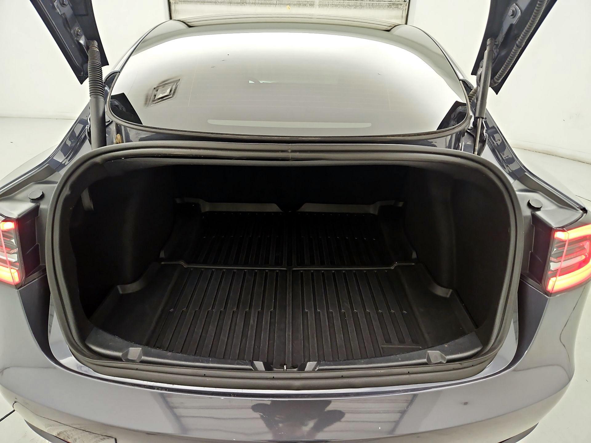 Thumbnail: 2023 Tesla Model 3 - 19