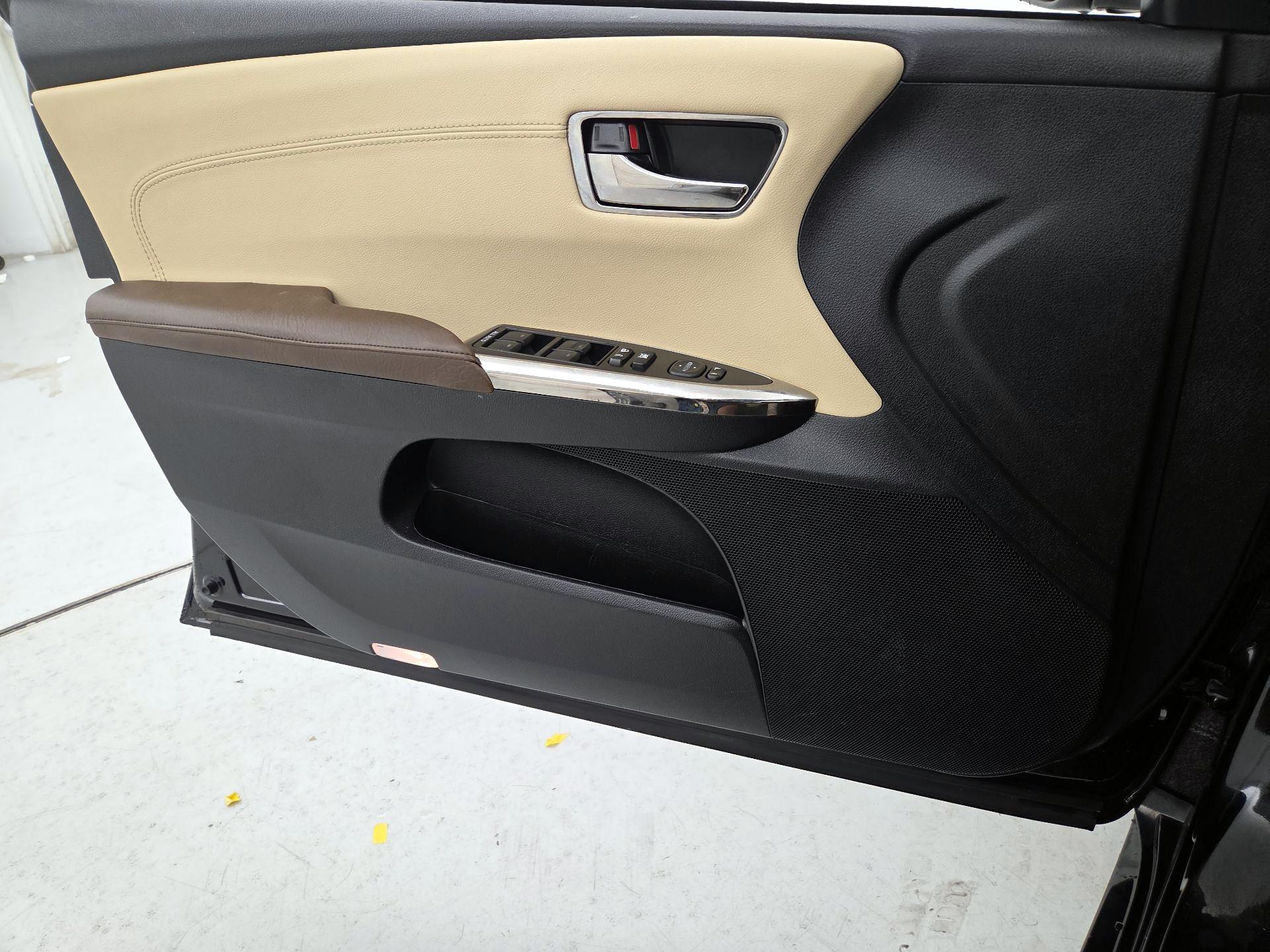 Thumbnail: 2016 Toyota Avalon - 12