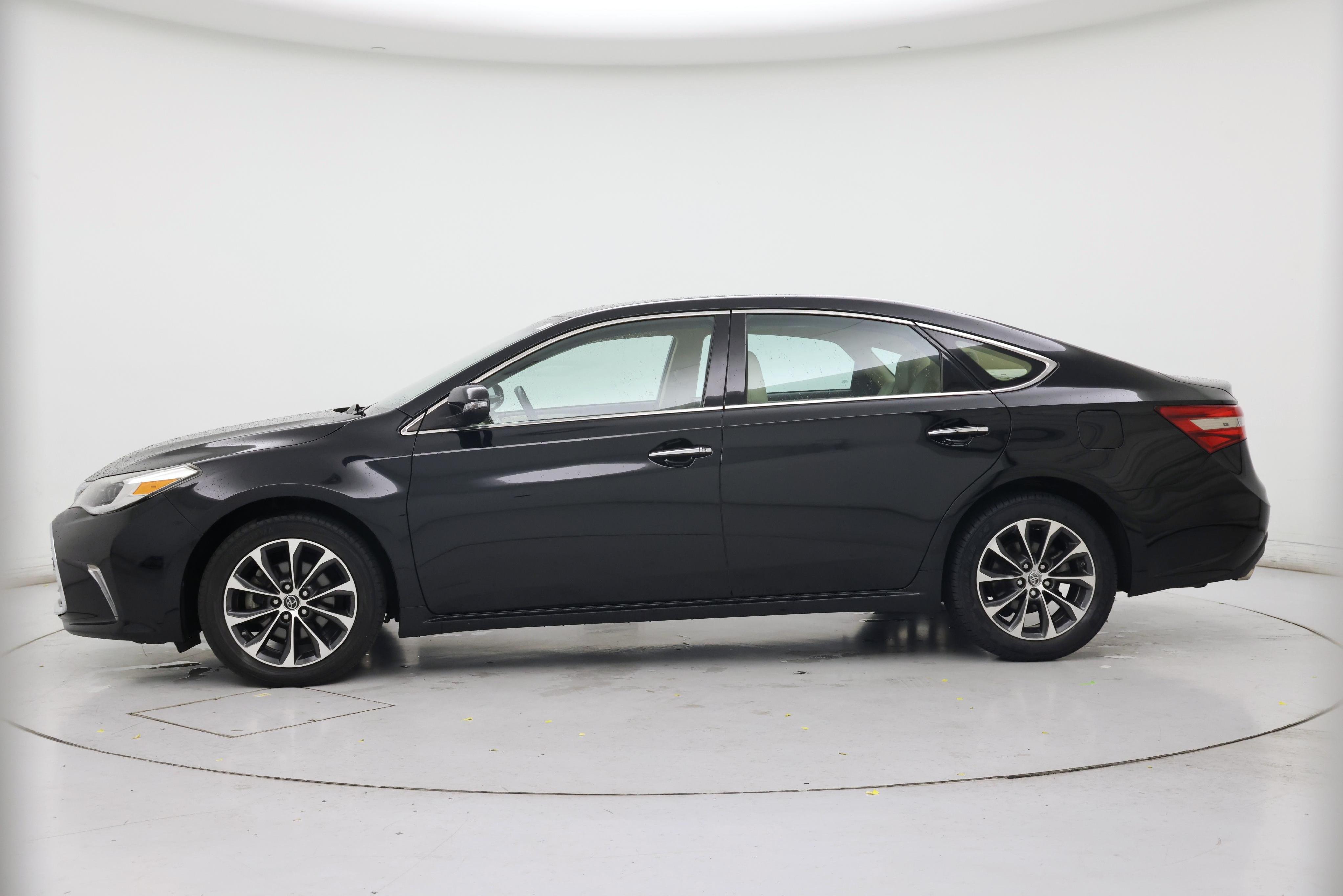 Thumbnail: 2016 Toyota Avalon - 3