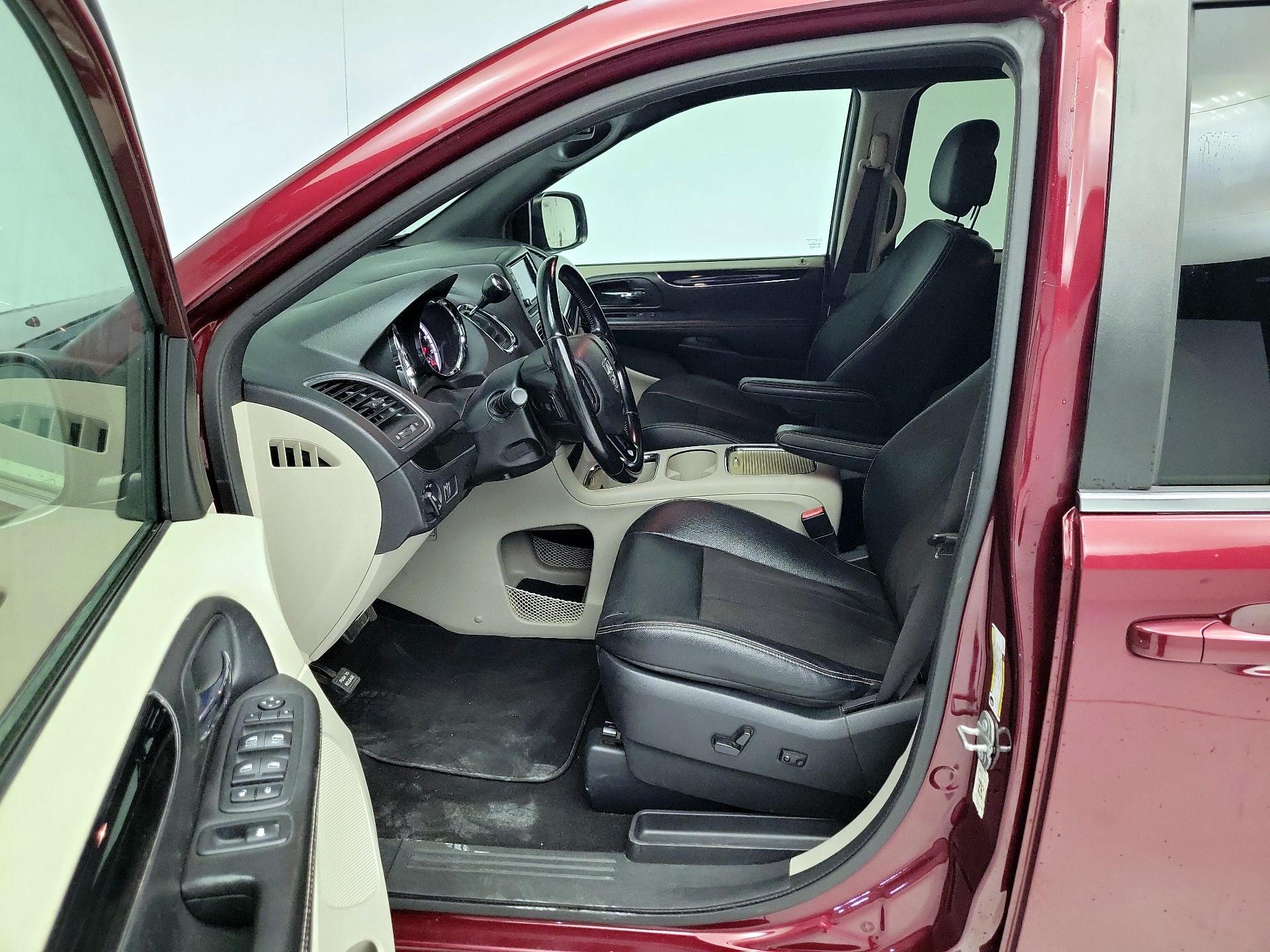 Thumbnail: 2020 Dodge Grand Caravan - 11