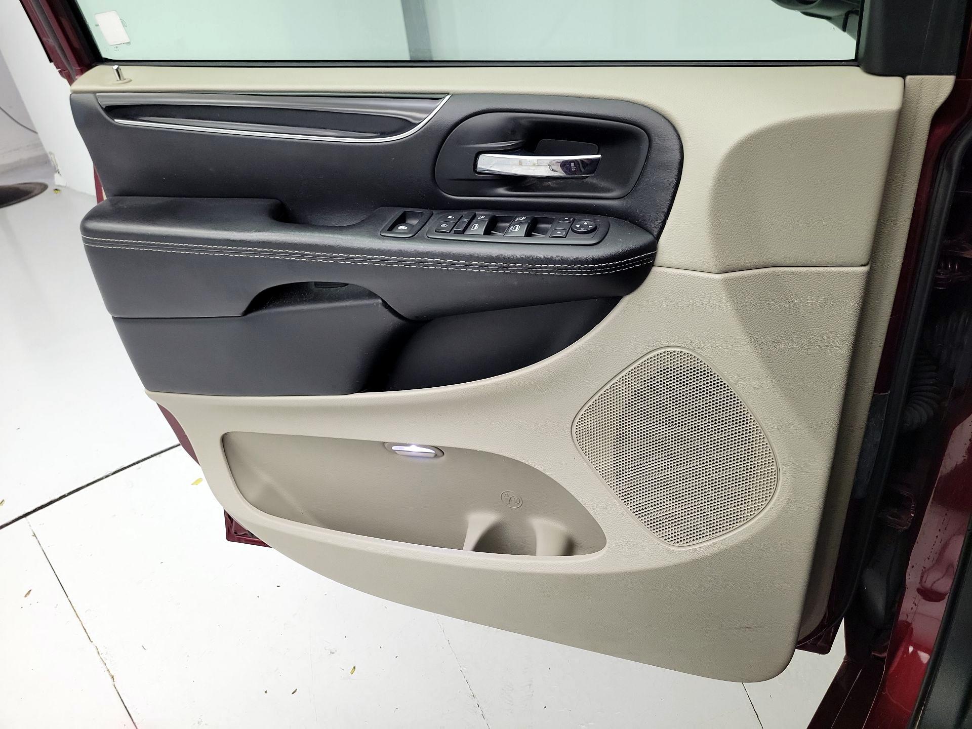Thumbnail: 2020 Dodge Grand Caravan - 12