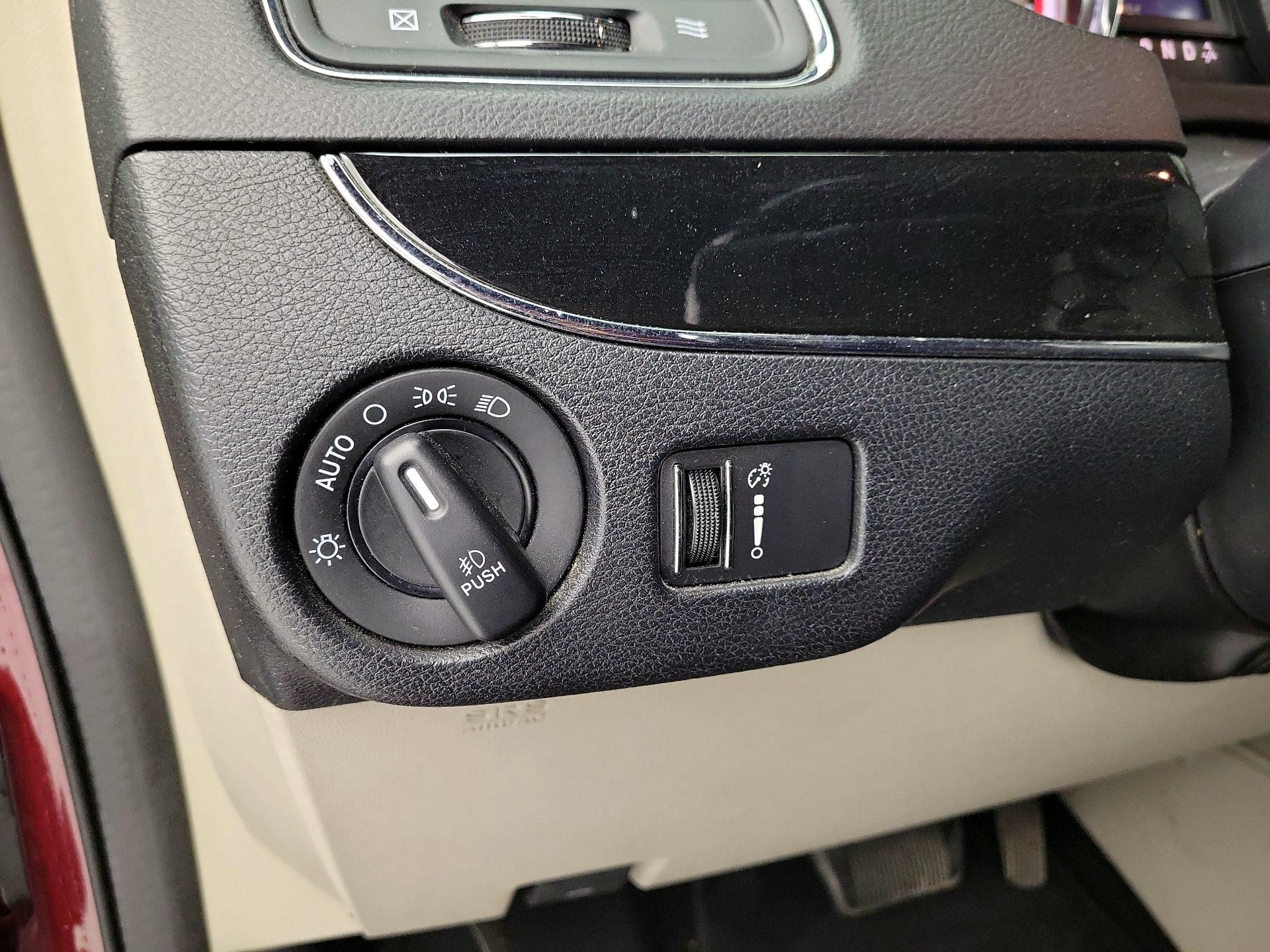 Thumbnail: 2020 Dodge Grand Caravan - 13