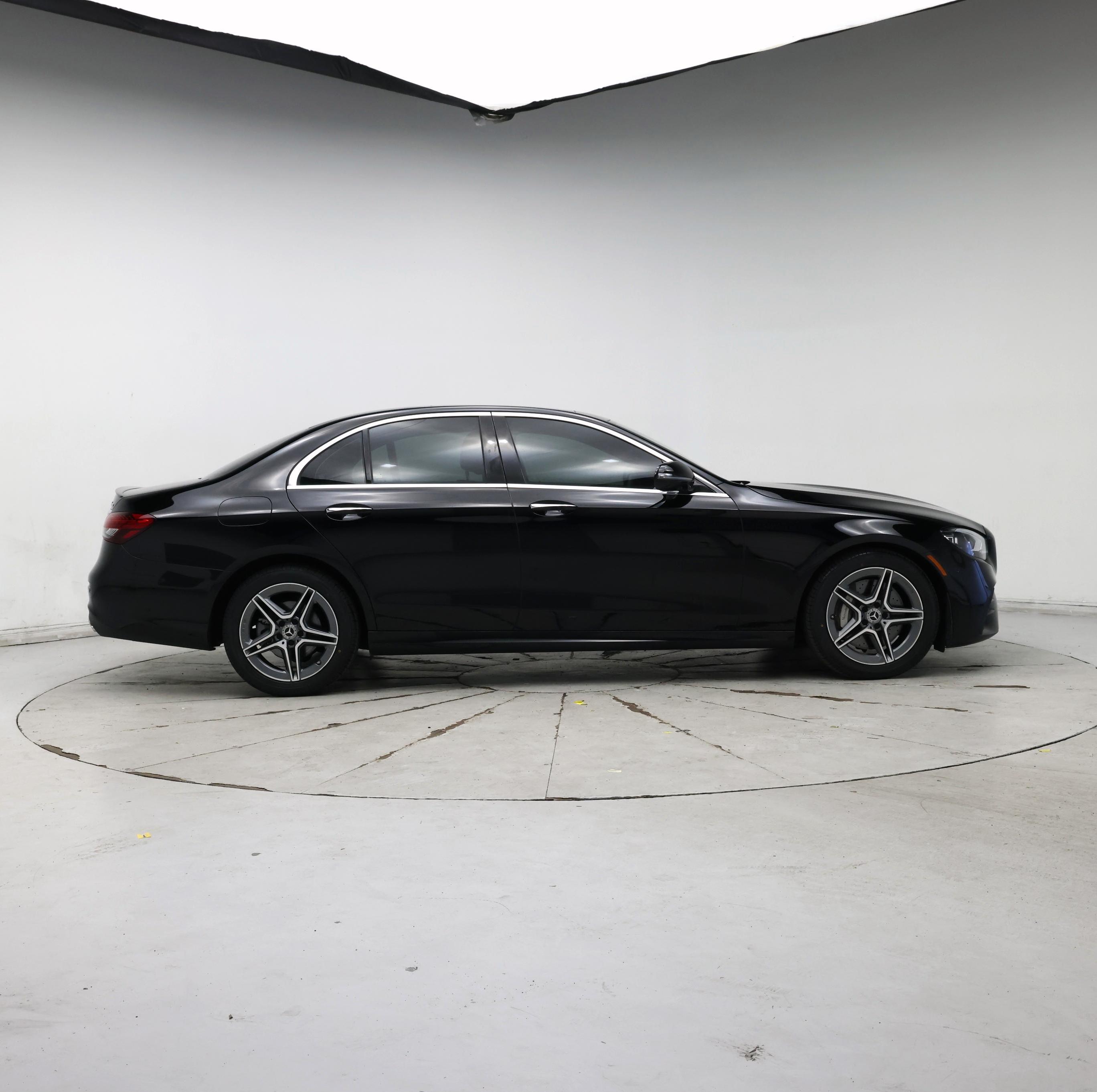 Thumbnail: 2022 Mercedes-Benz E-Class - 7