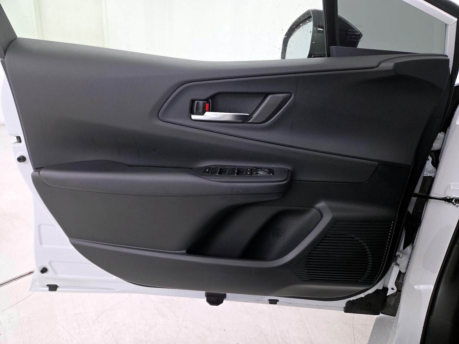 2026 Toyota Prius Plug-in Hybrid XSE - Photo 13
