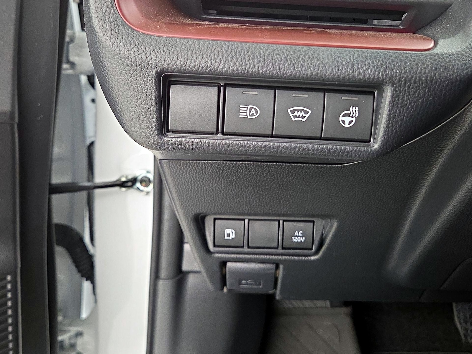 2026 Toyota Prius Plug-in Hybrid XSE - Photo 14