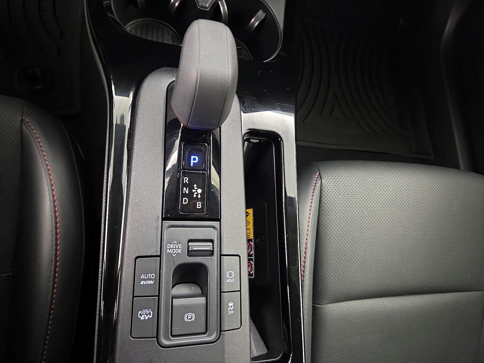 2026 Toyota Prius Plug-in Hybrid XSE - Photo 19